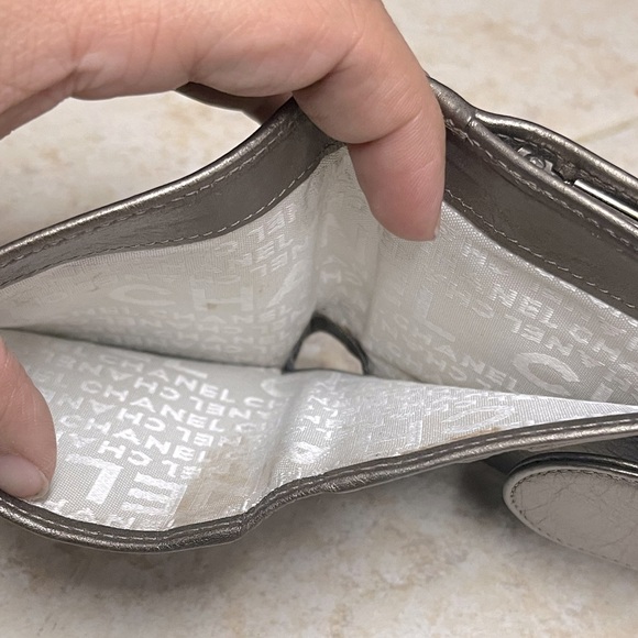 RARE✨Chanel Cambon compact wallet (Bronze) - Picture 6 of 16